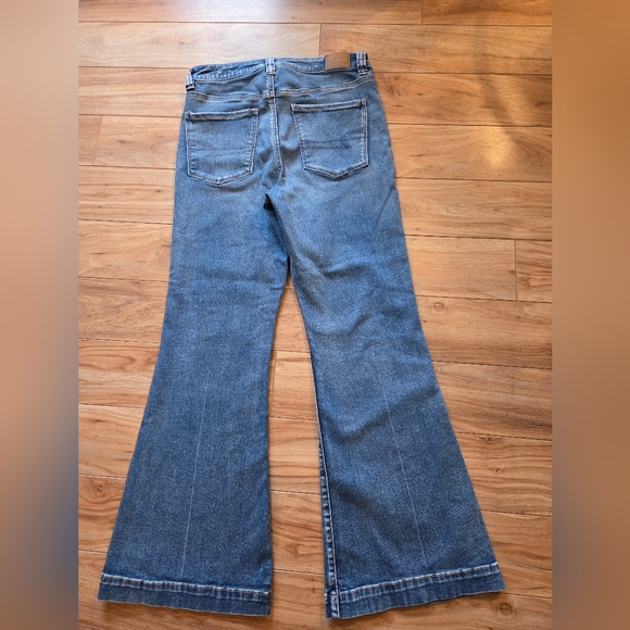 American Eagle Super High Rise Stretch Flare Leg Jeans Size 12 - Picture 4 of 7